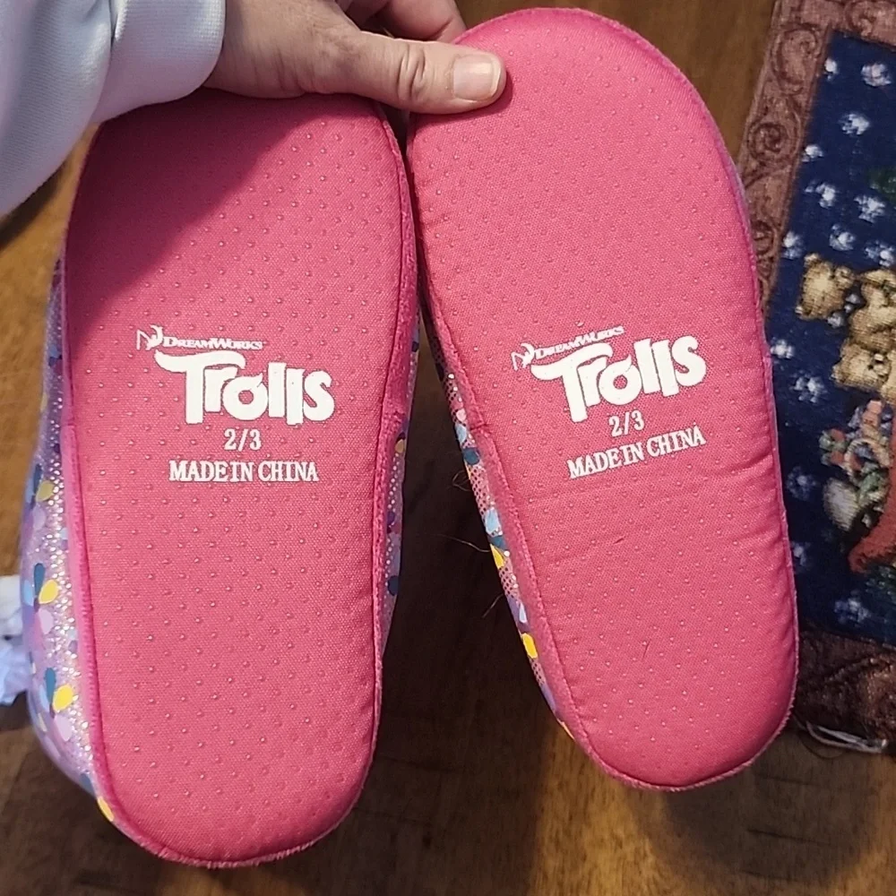TROLLS BOOT STYLE SLIPPERS SZ 2/3 NWOT